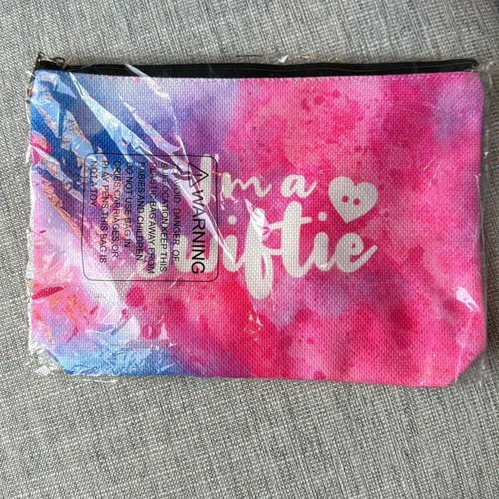 🎁‎ NWT pink/blue tye-dye “I’m a Swiftie” 9x7.5” cosmetic bag